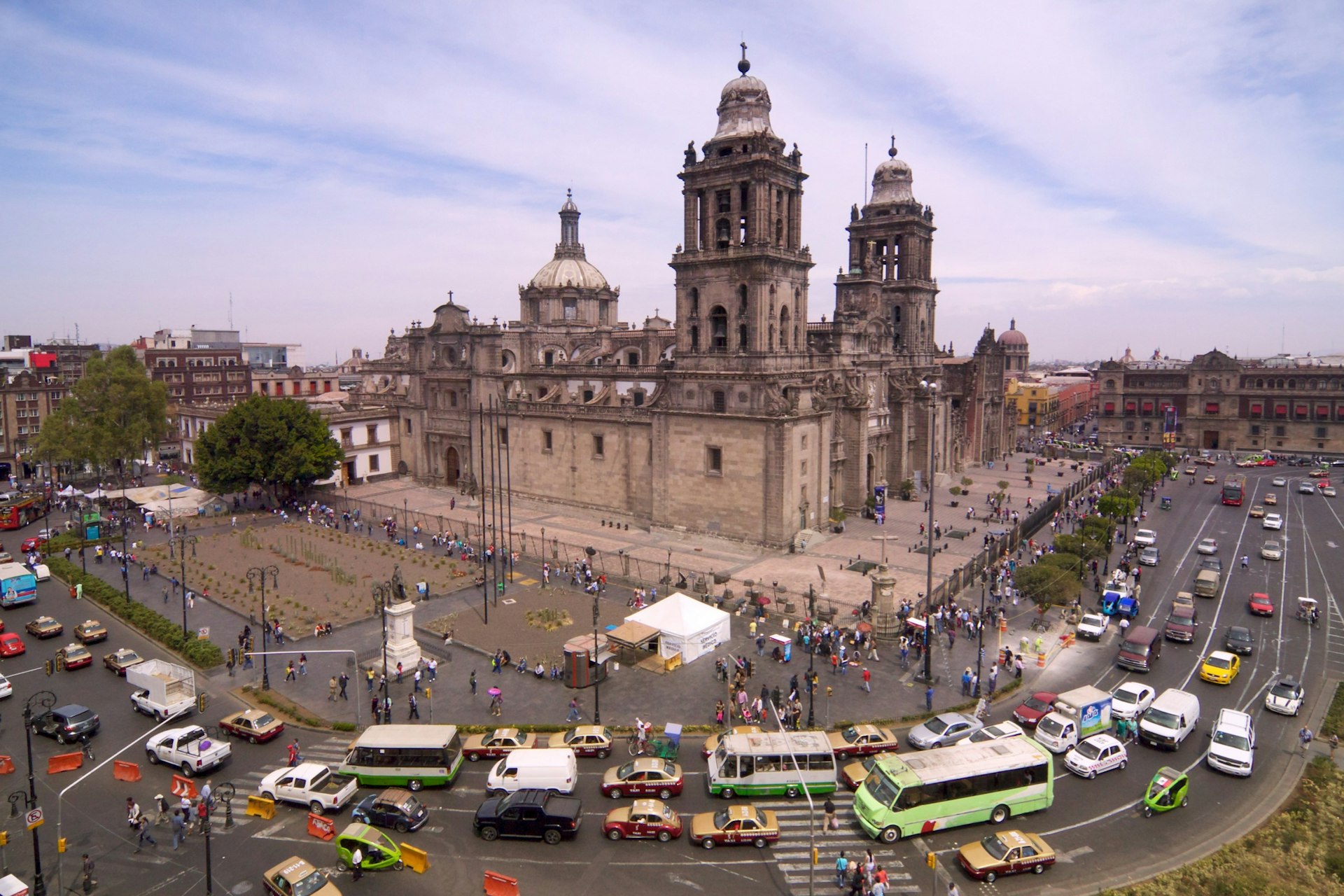 Cars and buses wait in traffic on the roads around Catedral Metropolitana in Mexico City