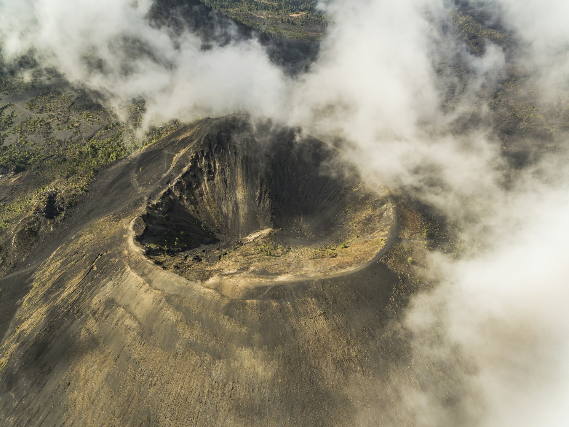 Paricutí­n volcano crater from above