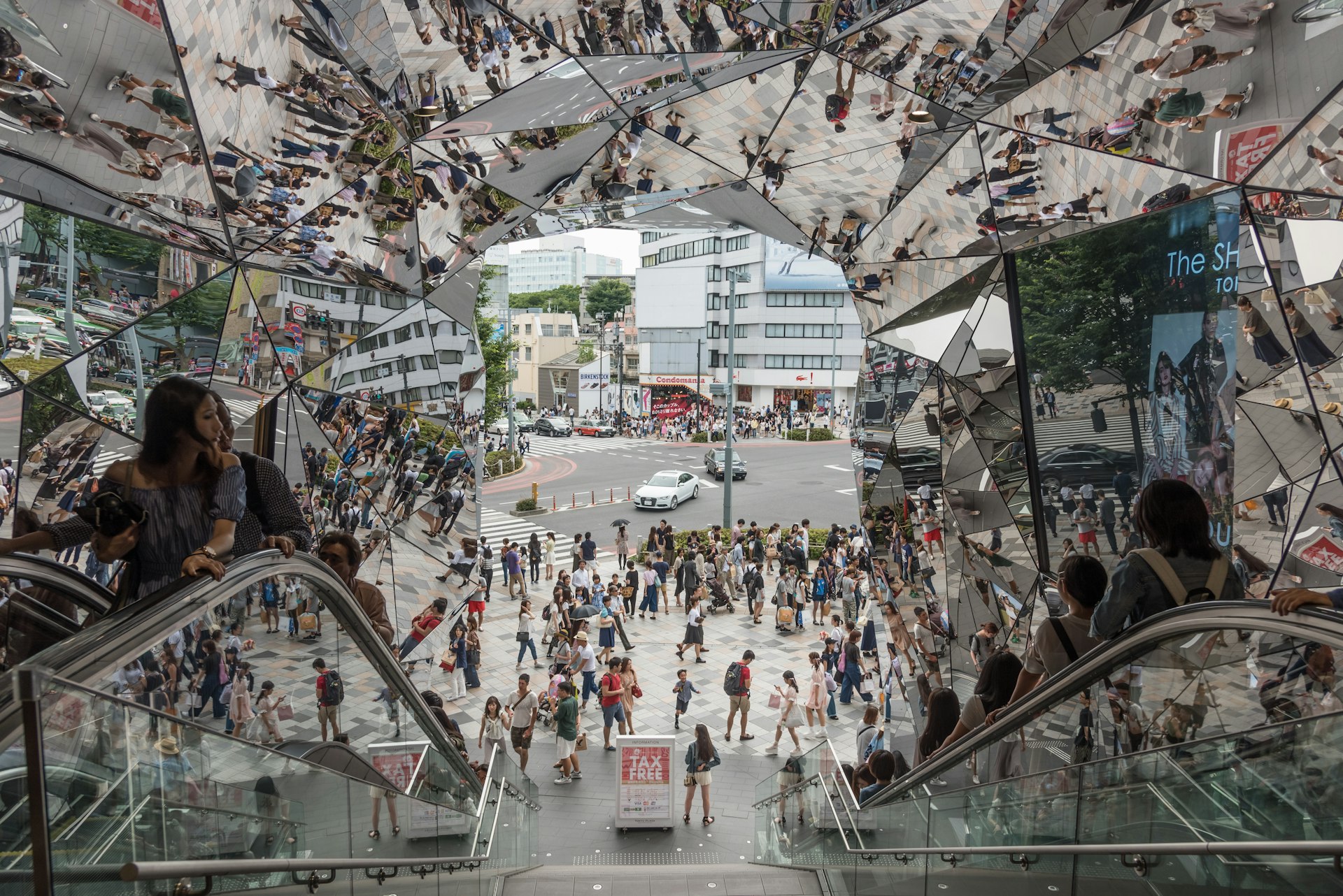The mirrored entrance of Tokyu Department Store, Tokyo