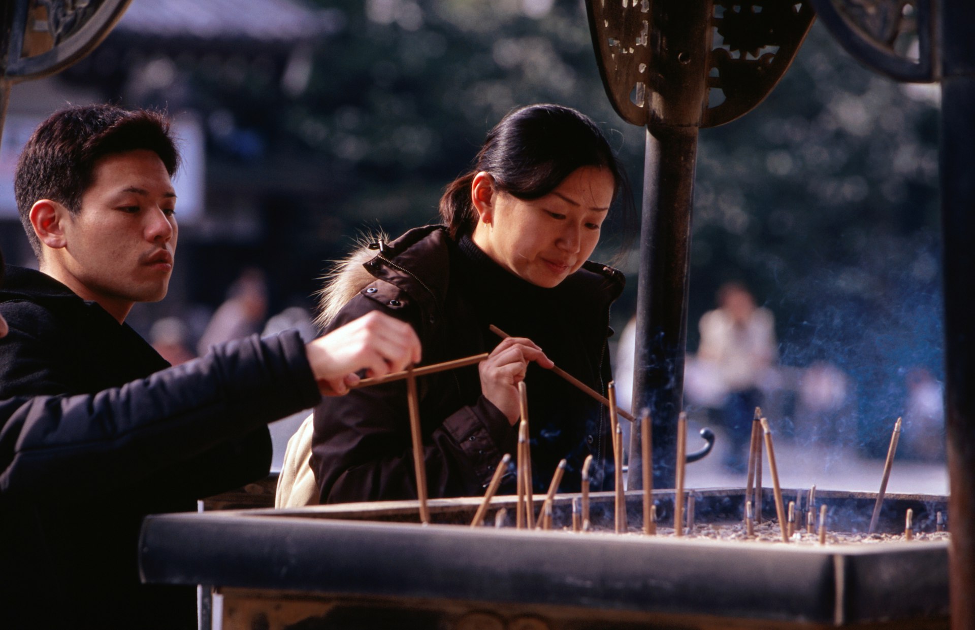 Devotees light incense at Chion-in 