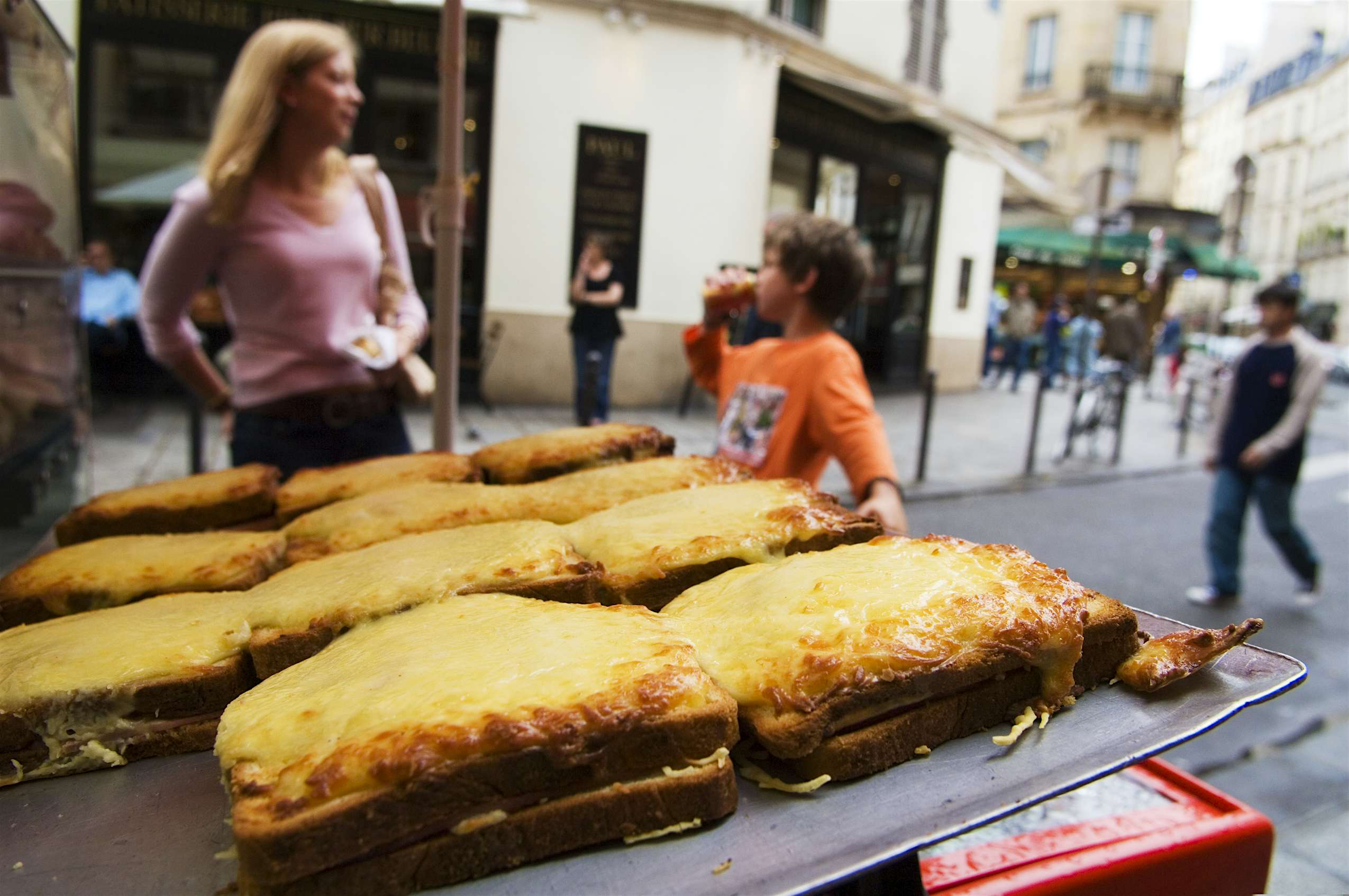 Gourmet on the go: the best street food in Paris - Lonely Planet