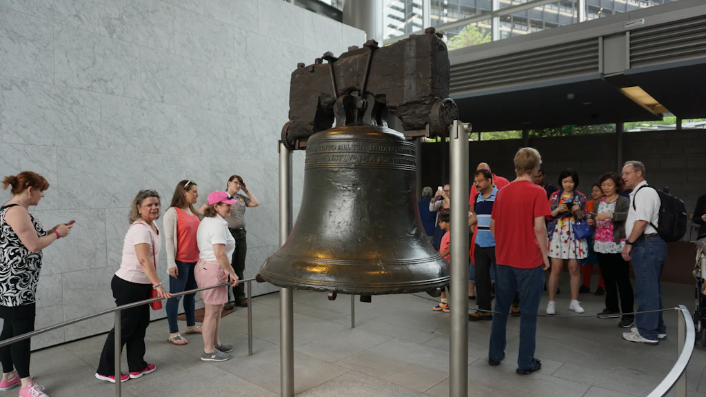 School groups at the Liberty Bell School groups at the Liberty Bell