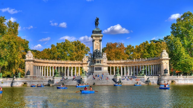 People on boats at Monument to Alfonso XII in the Parque del Buen Retiro (Park of the Pleasant Retreat).