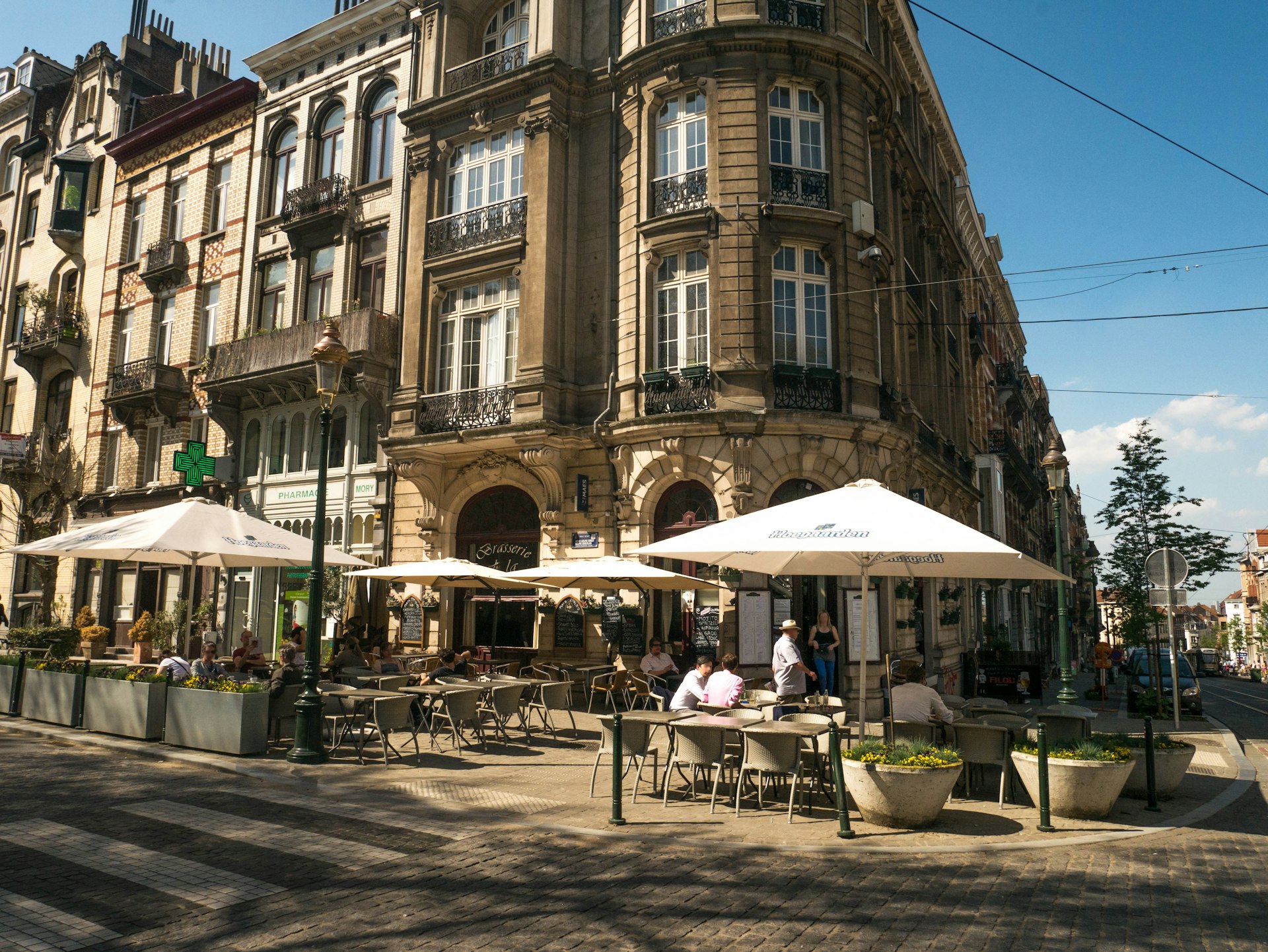 Exterior shot of Brasserie de la Renaissance in Brussels in the sunshine