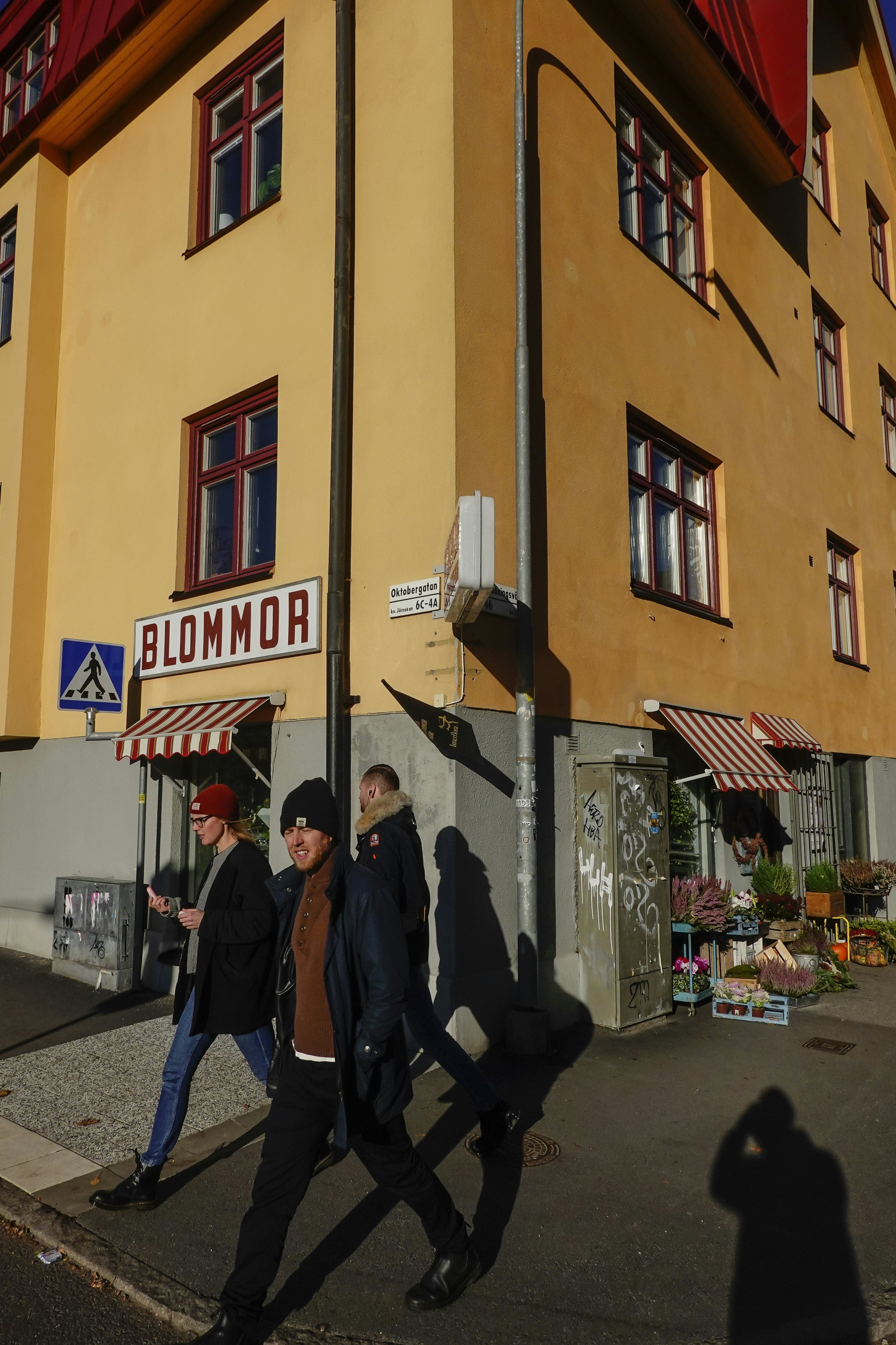 Pedestrians on Vattenledningsvagen, a classic street in Midsommarkransen