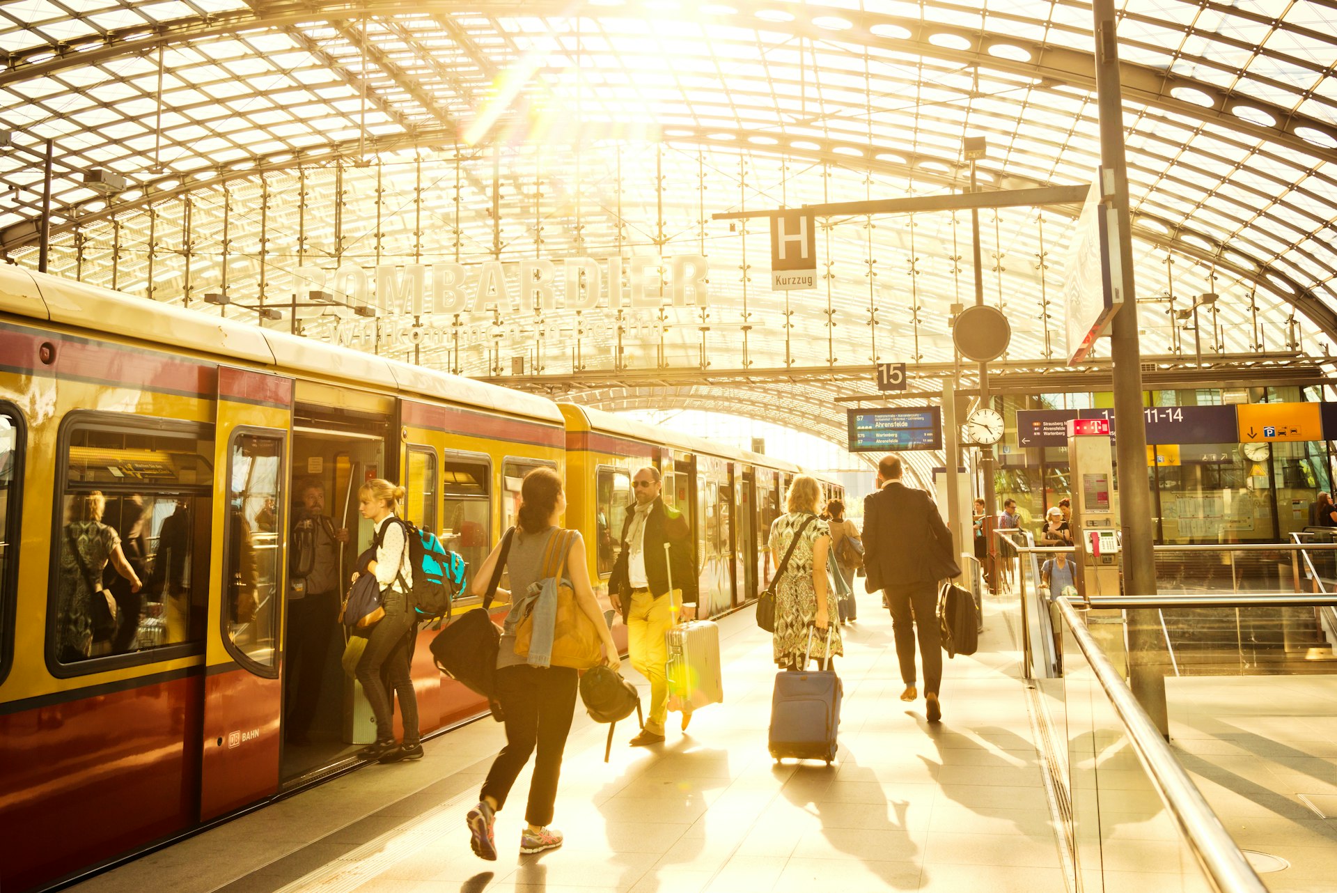 Berlin Train Surfers Stage a Picnic on the Roof of a Speeding Subway Car -  Bloomberg