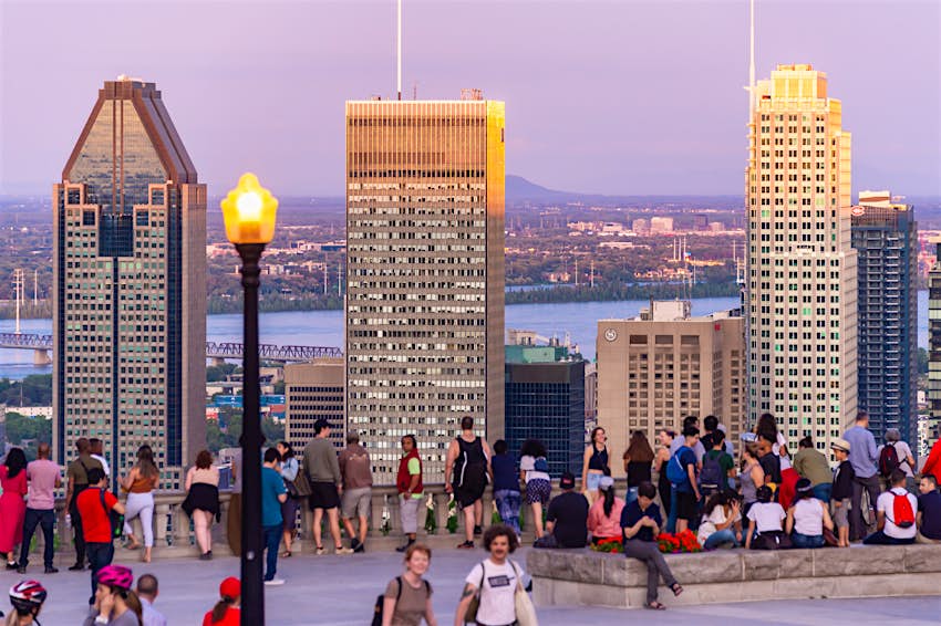 shutterstockRF_1460956529.jpg Visitors taking in the view of Montreal skyline from Kondiaronk Belvedere during sunset