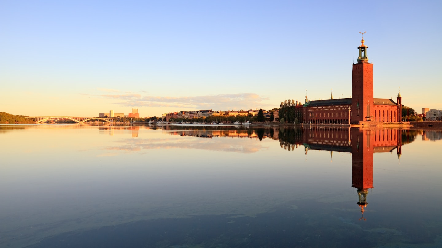 tockholm Stadshuset at morning