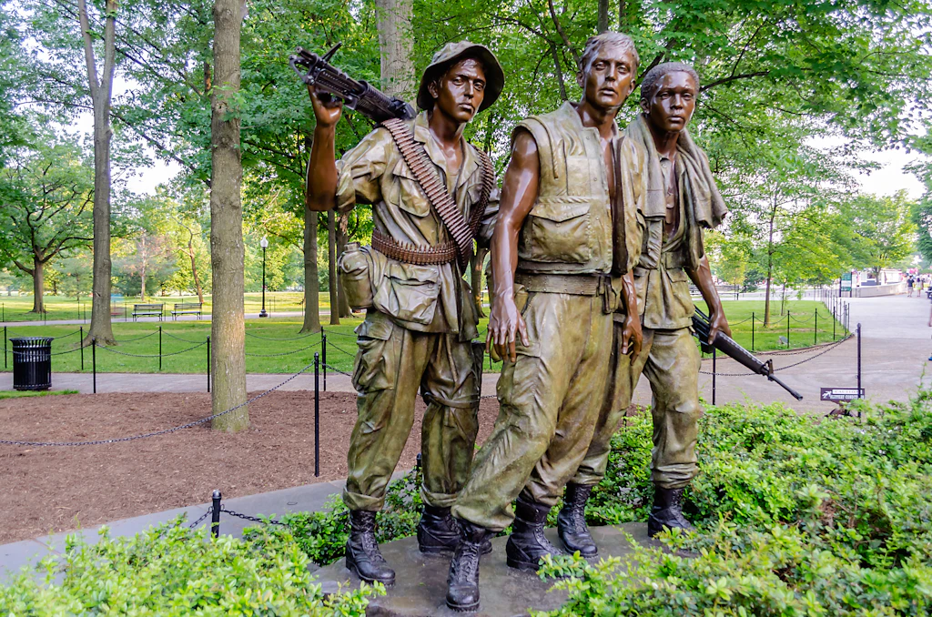 Vietnam Veterans Memorial Statue, Washington DC a statue of three US soldiers