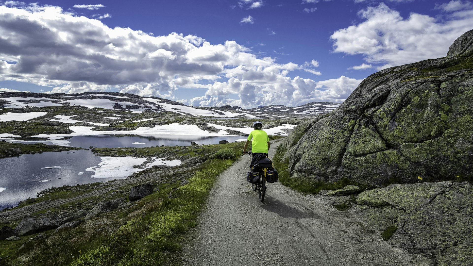 Rallarvegen route through Hardangervidda National Park