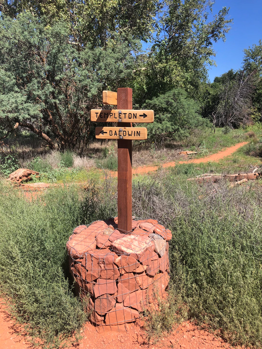 Red Rock Crossing Templeton Trail Marker A trail marker reading "Templeton" and "Baldwin"