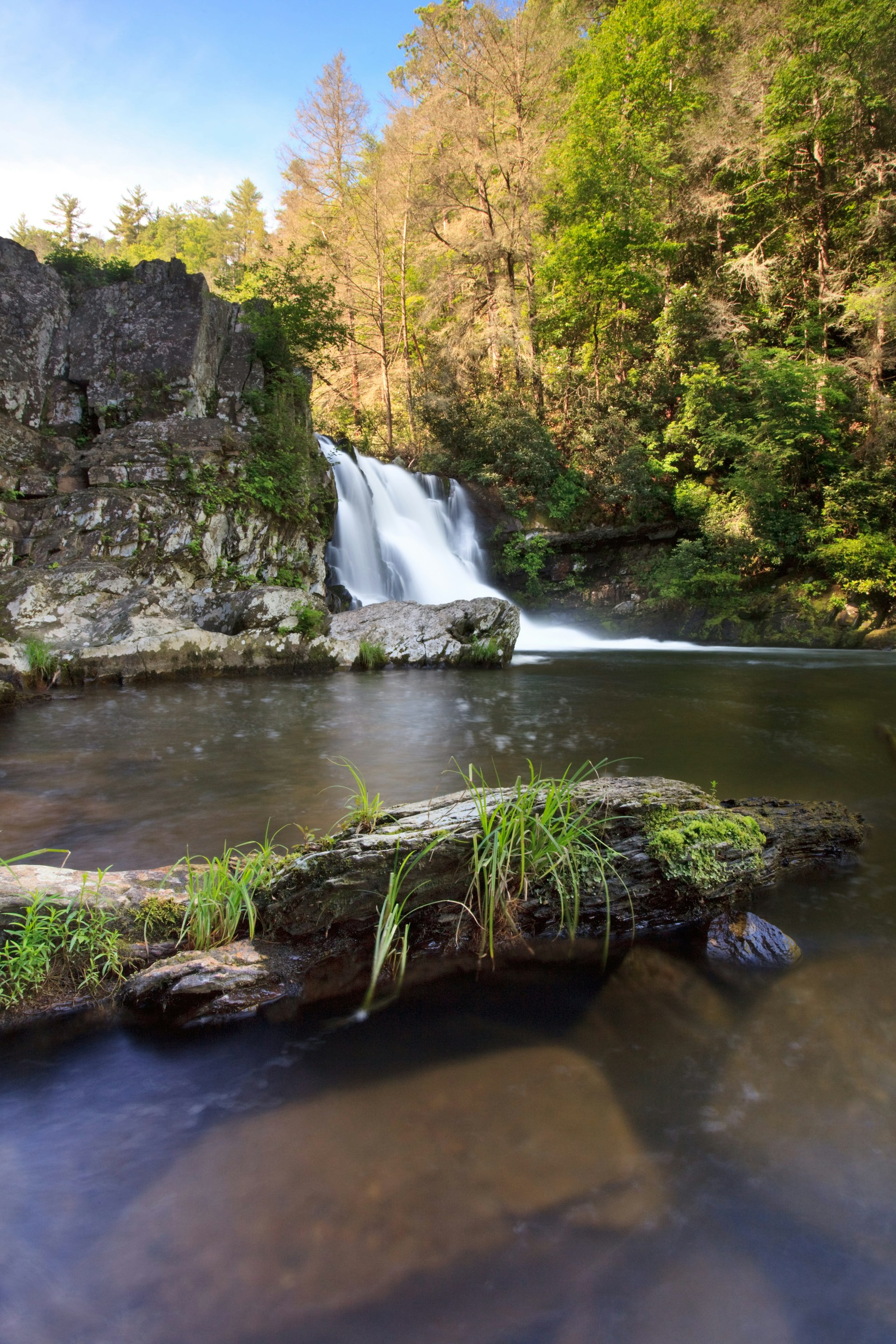 Abrams Falls, which is located in Cades Cove valley. 