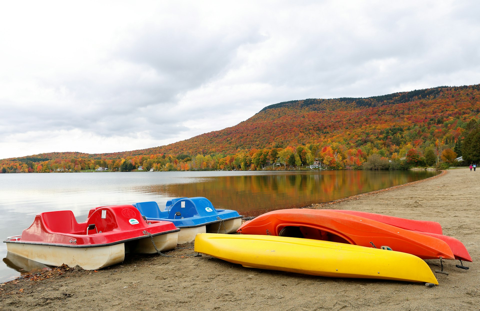 Paddle boats and kayak rentals on Lake Elmore