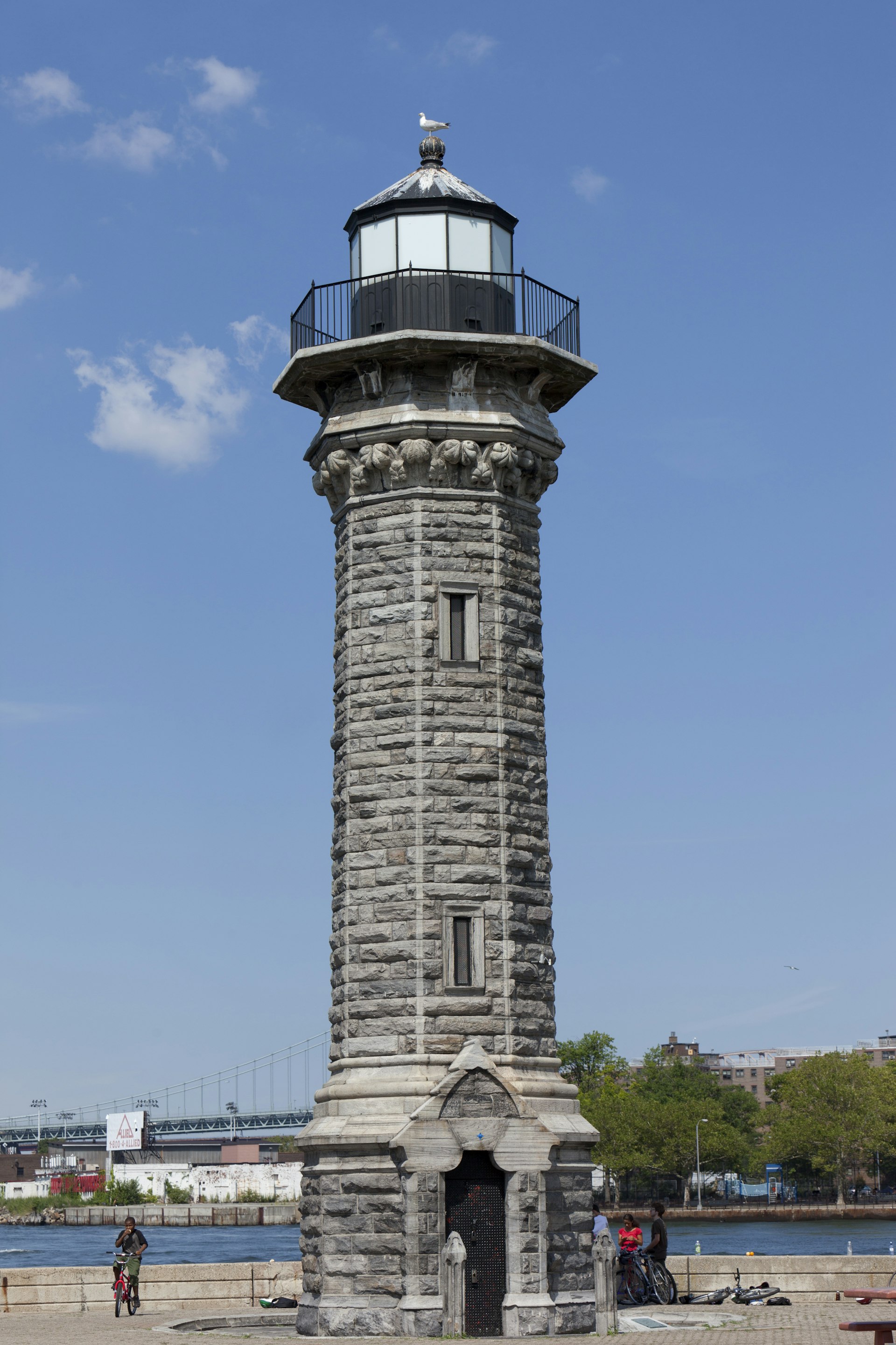 The stone lighthouse on the north point of Roosevelt Island