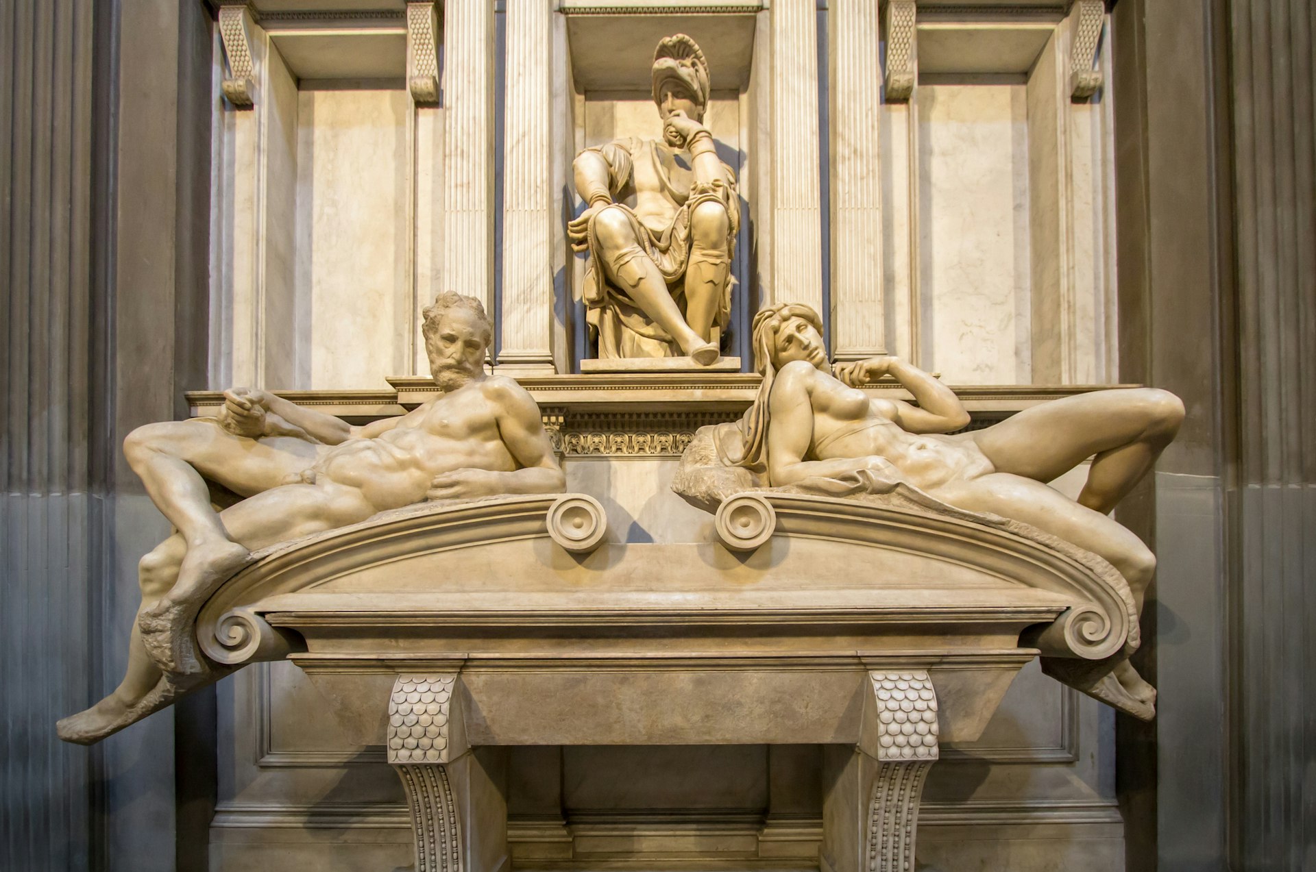 Tomb of Lorenzo II de Medici with two sculptures 'Dawn and Dusk' sculpted by Michelangelo