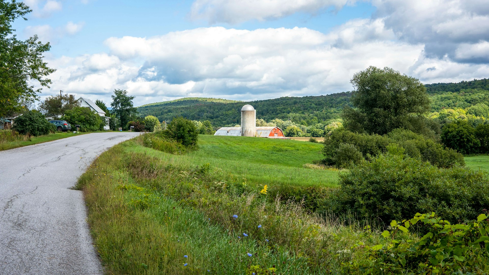 Both sides of the Québec-Vermont border have wide-open farmland