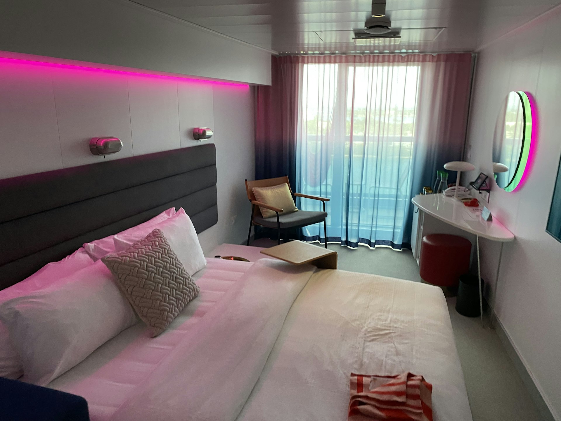 The sea terrace cabin in “sleep” mode.jpg