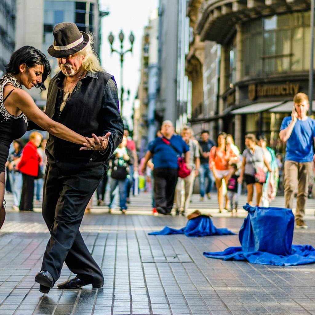 BUENOS AIRES, ARGENTINA - MARCH 11, 2016: Unidentified tango dancers at Florida street