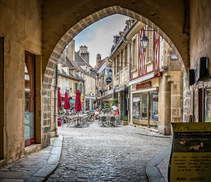 The charming cobbled streets of Semur-en-Auxois are worth a pit stop on your Burgundy road trip