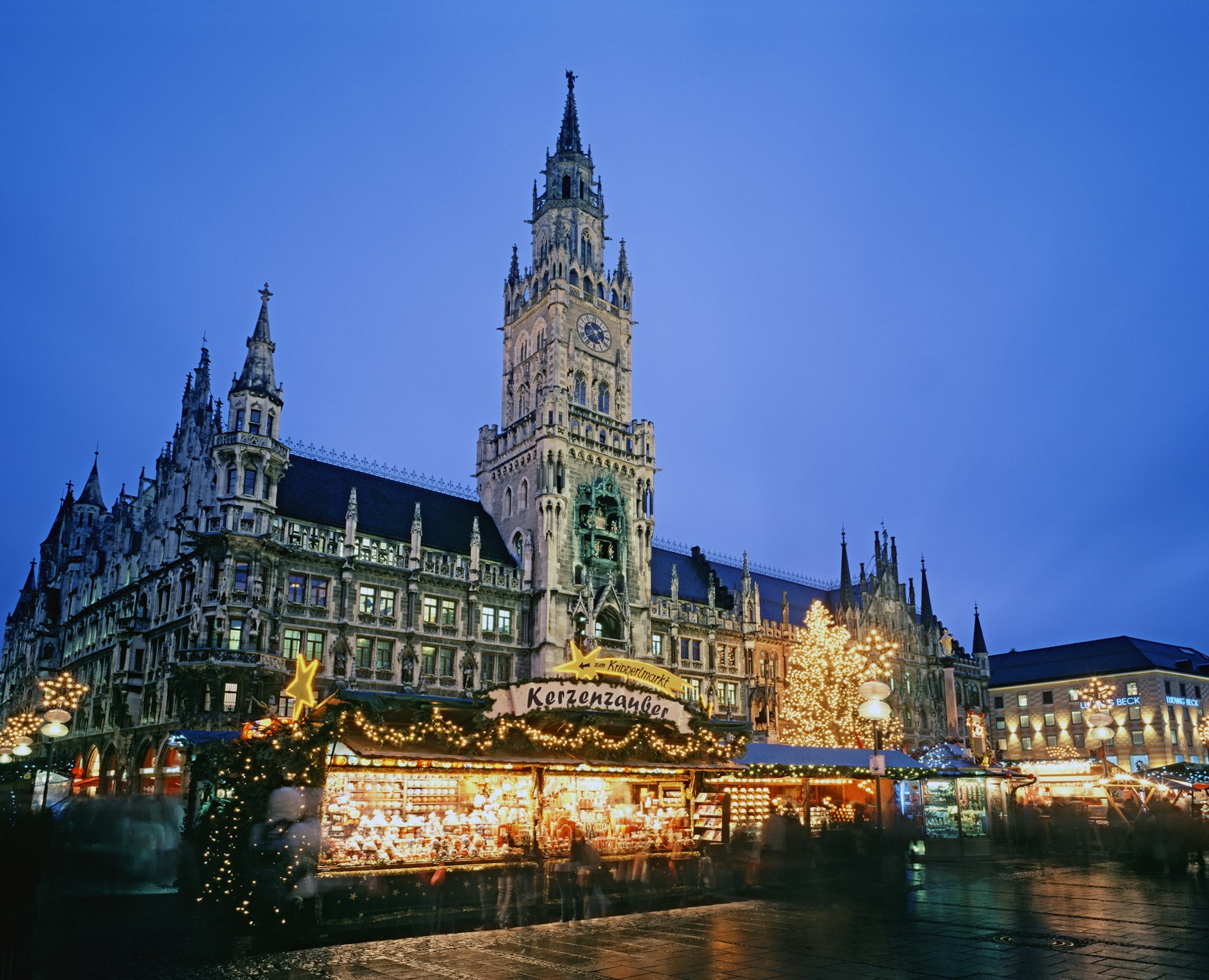 The lights of a Christmas market in twilight in front of New Town Hall on Marienplatz