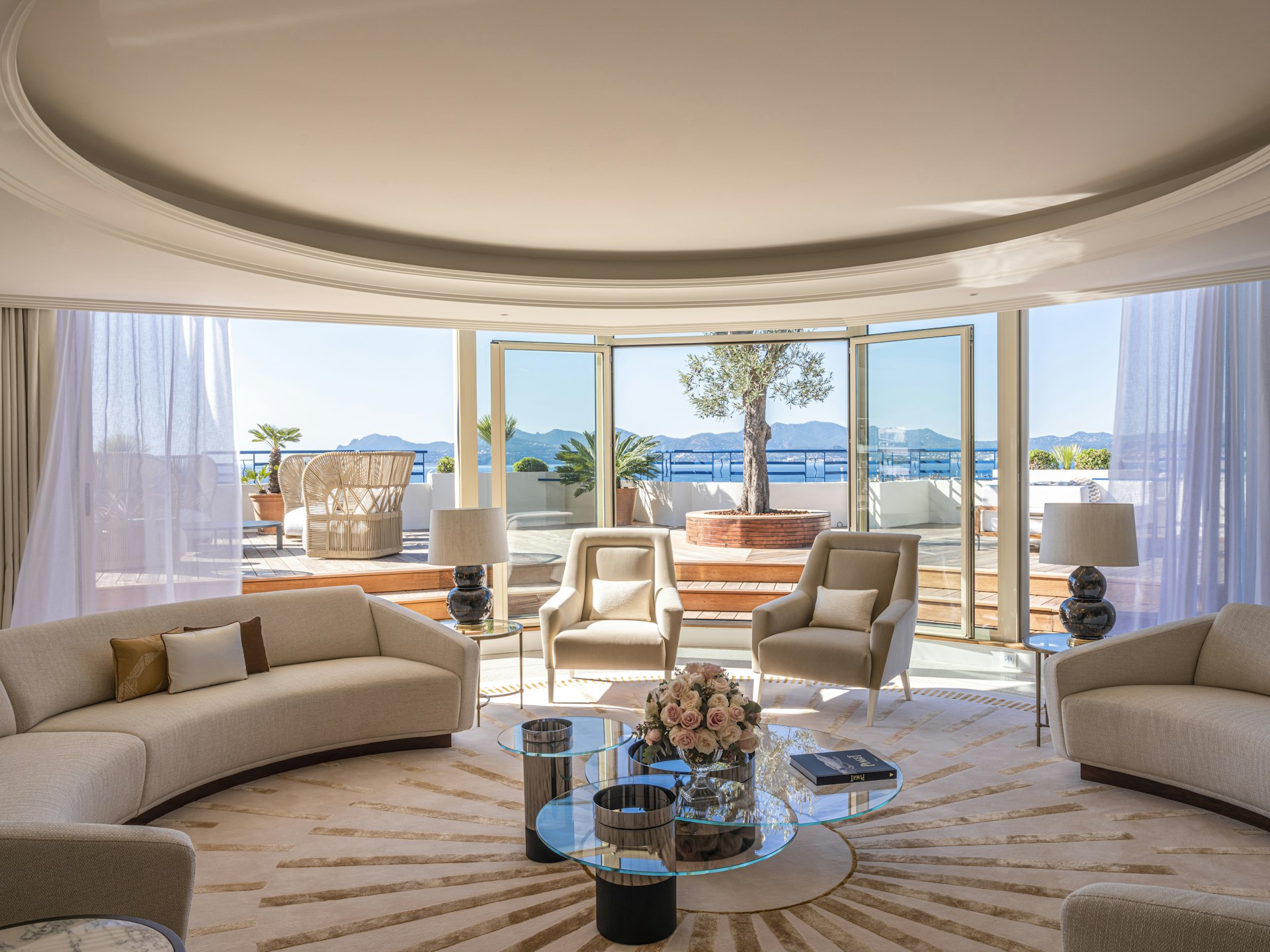A living room of the Penthouse Apartments at Hôtel Martinez Cannes by Hyatt