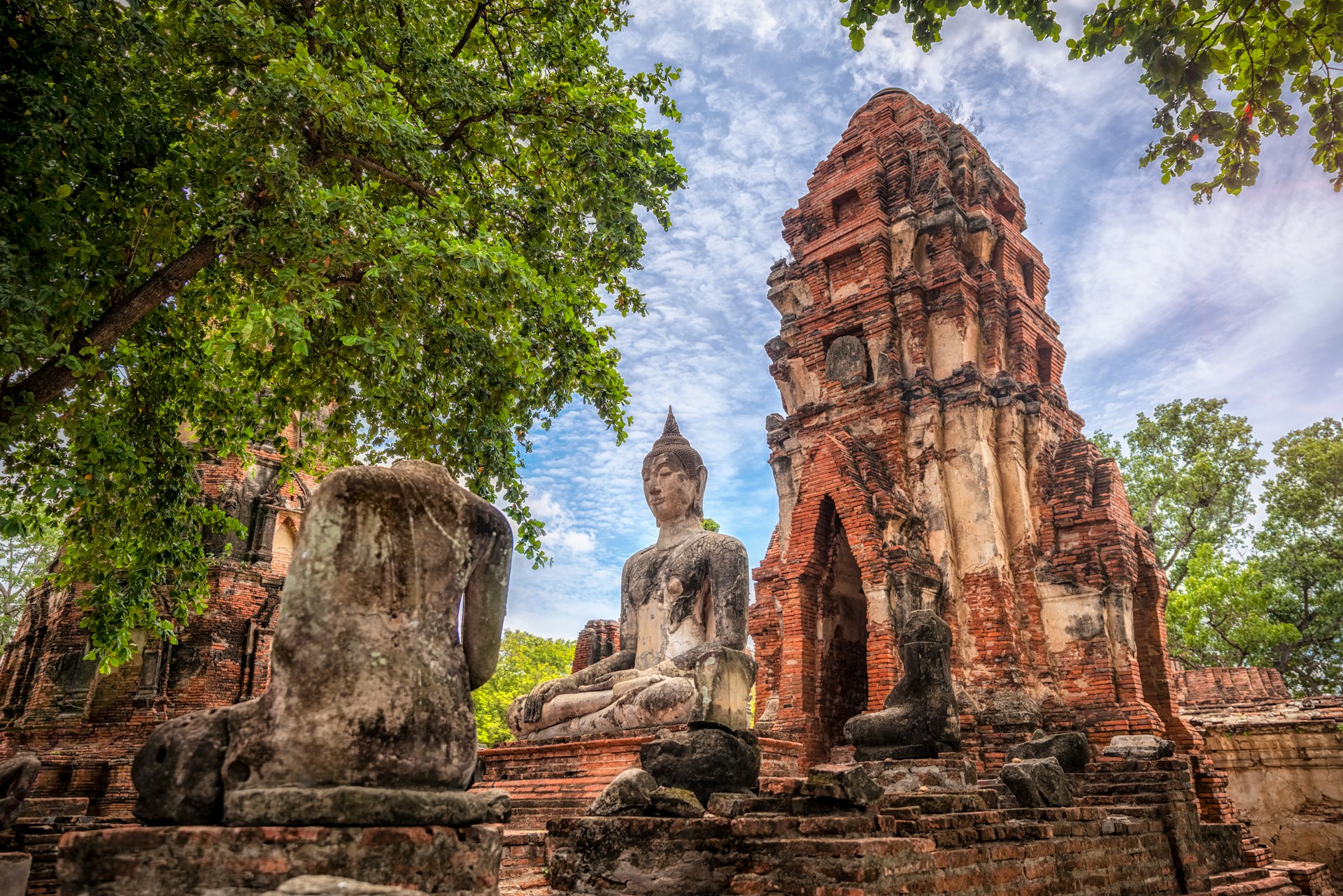 Wat Maha That temple ruins in Ayuthaya, Thailand