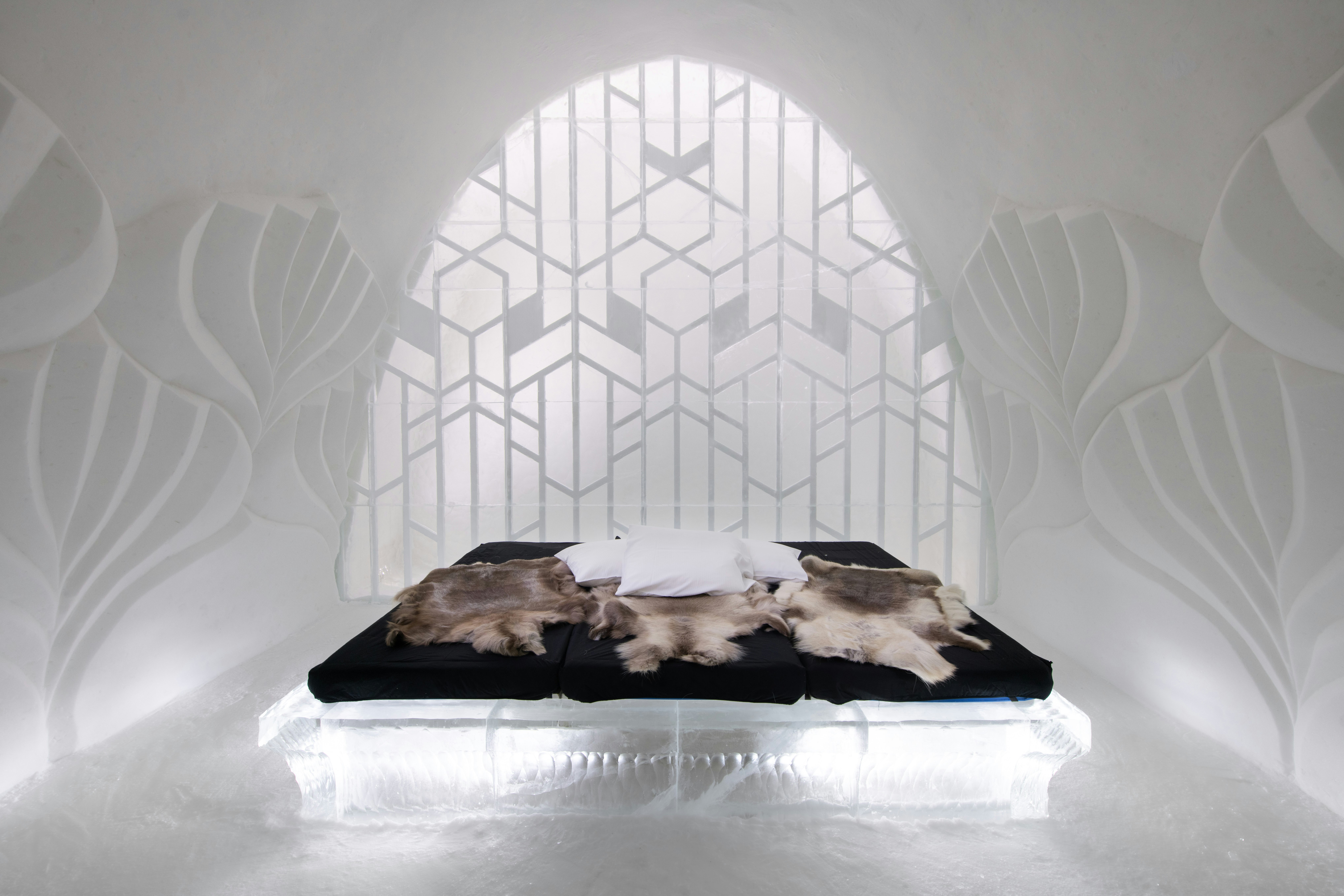The hexagonal-shaped Great Gatsby-style suite of this year's Icehotel