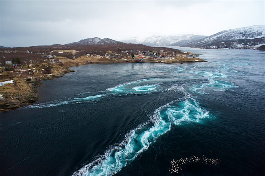 Violent tidal currents and a swirling vortex in the Saltstraumen strait, the largest maelstrom in the world