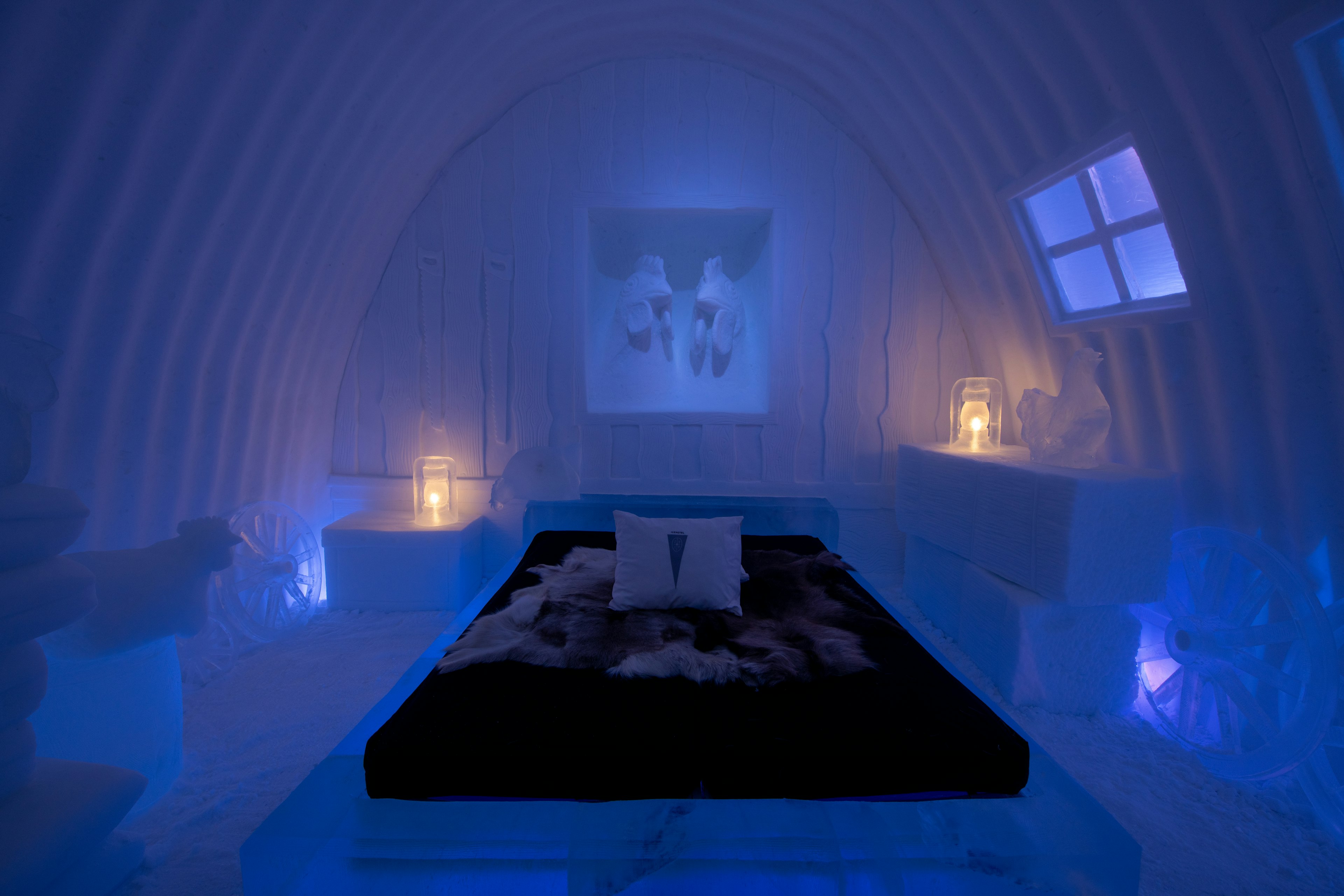 The hexagonal-shaped Great Gatsby-style suite of this year's Icehotel