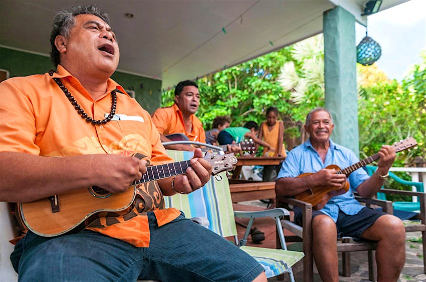 Cook Islands traditional singing ute