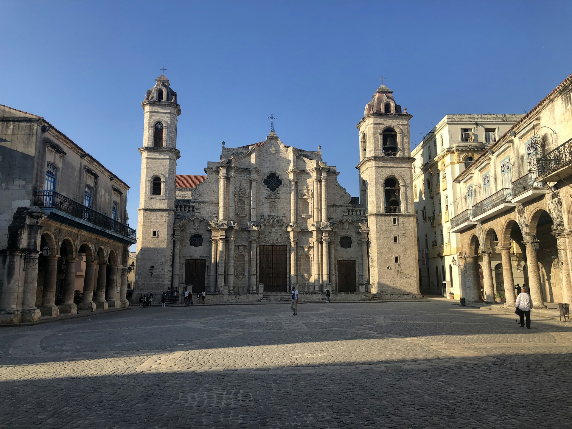 A quiet afternoon at Plaza de la Catedral, Havana