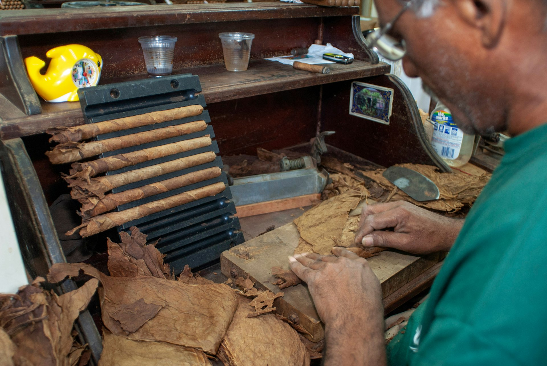 Cigar rolling