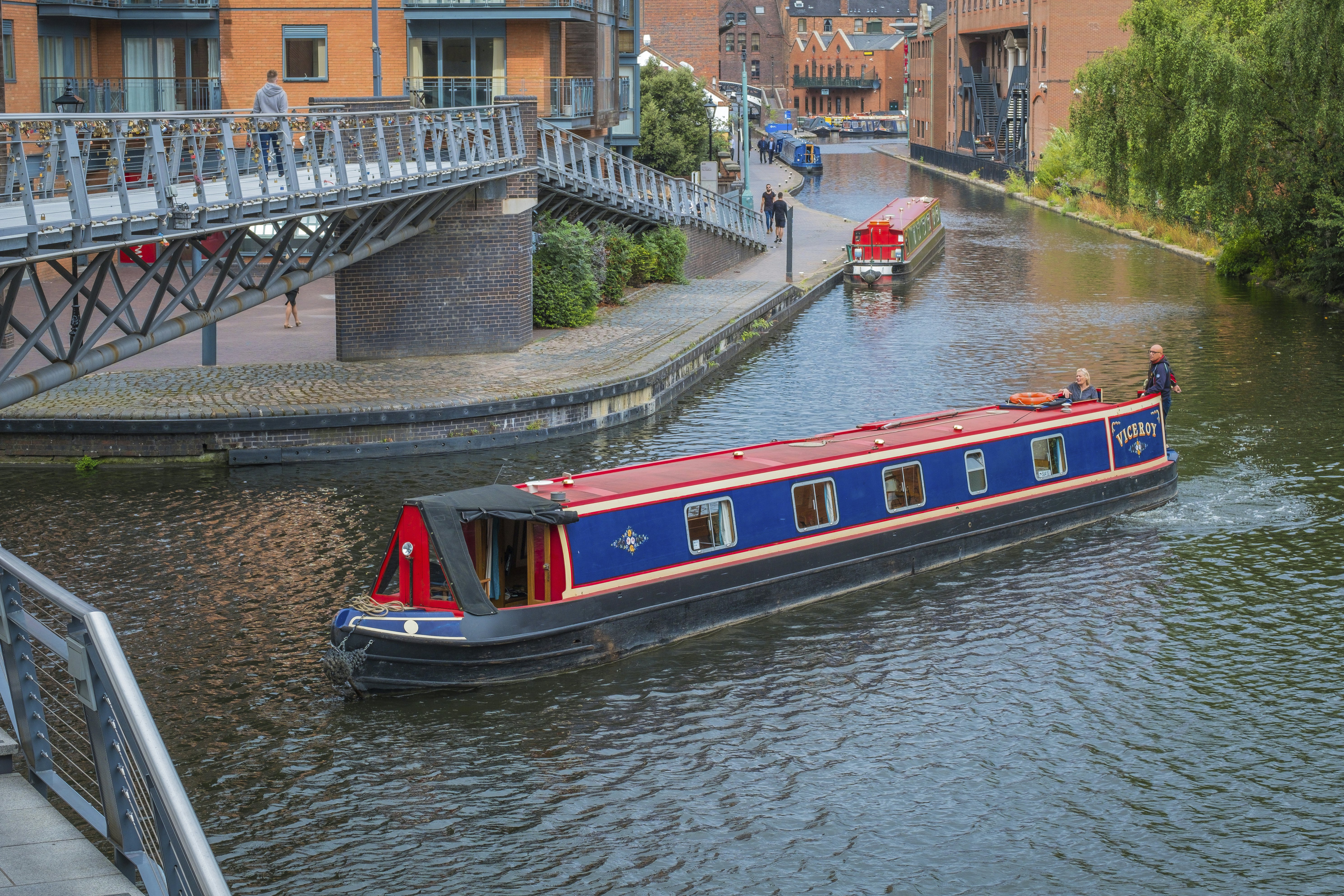 A narrowboat negotiates the corner on the Birmingham Canal Old Main Line at Salvage Turn Bridge by The Mailbox