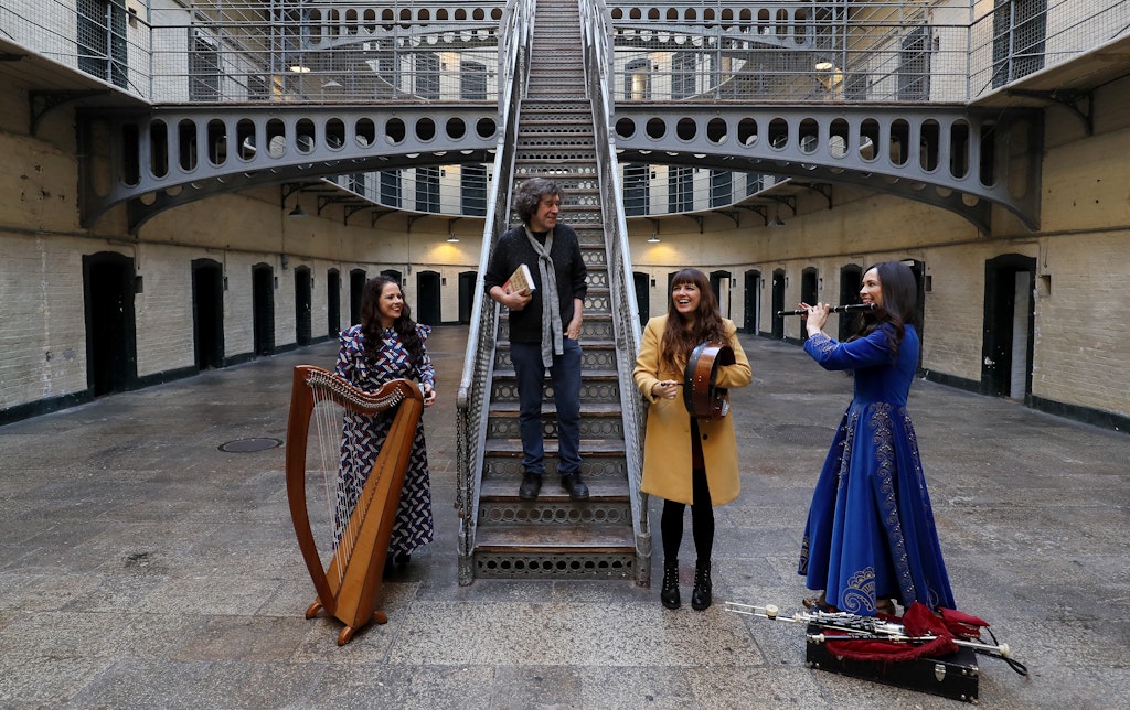 Explore Dublin's traditional Irish music scene - Lonely Planet