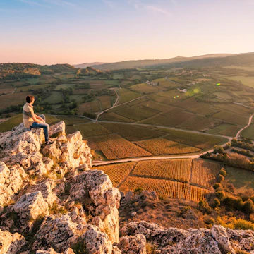 France, Bourgogne-Franche-Comte, Burgundy, Saone-et-Loire, Solutre-Pouilly. The limestone Rock of Solutre and its surrounding vineyards.