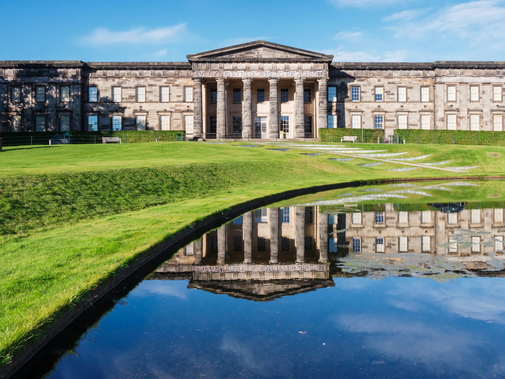 The front of the classical looking building of the Scottish National Gallery of Modern Art