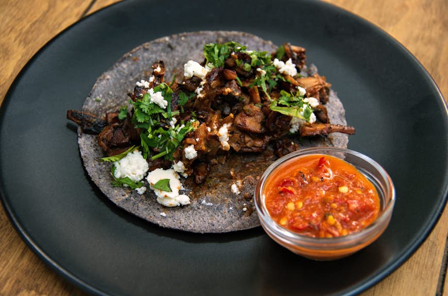 Vegetarisk tacos med getost och svamp