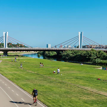 Barcelona, Spain - May 17, 2015: Crowded park under a suspension bridge in Barcelona, Catalonia, Spain
El Parque Fluvial del Besós
River Besos