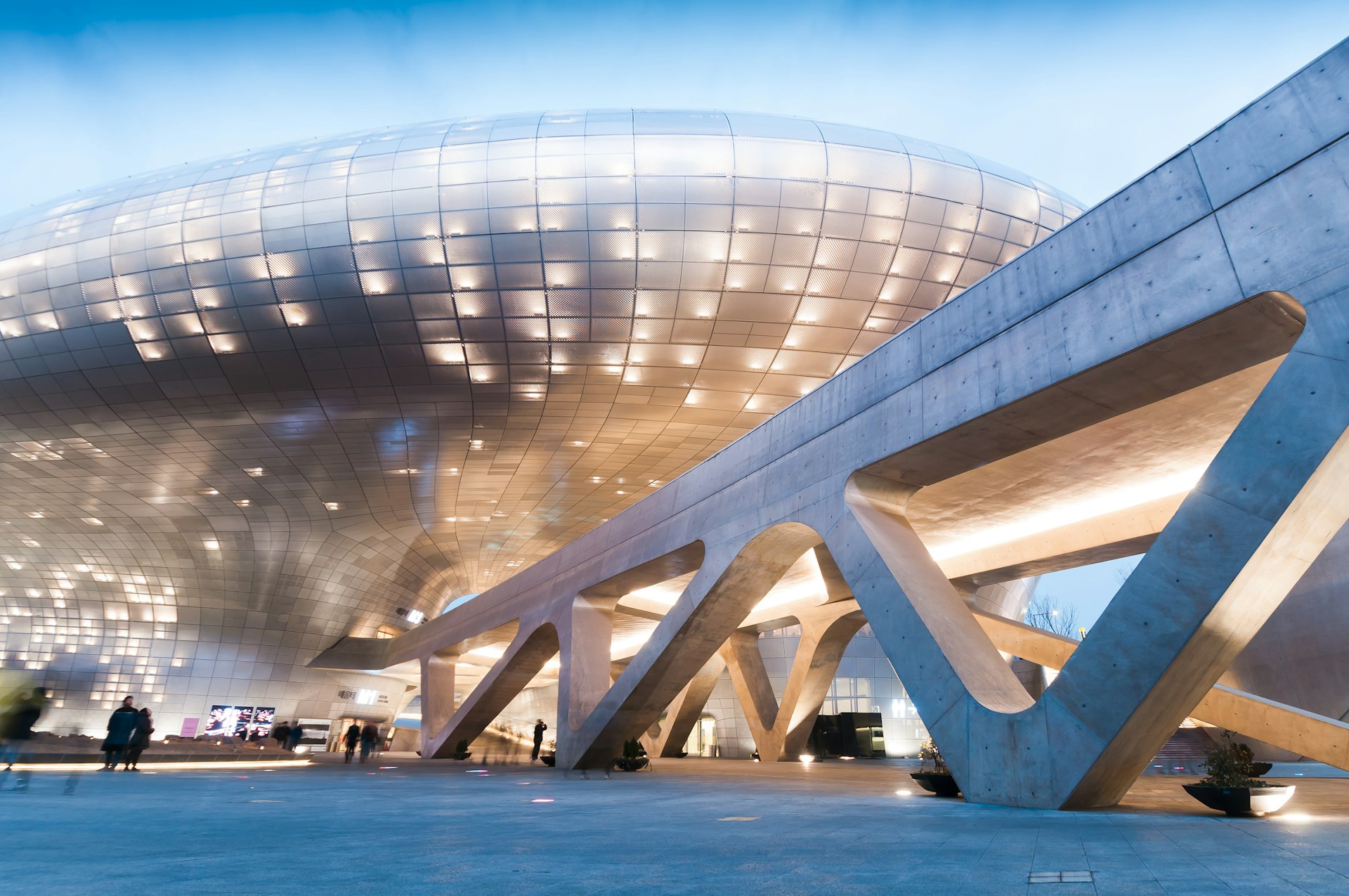 The modern architecture of Dongdaemun Design Plaza at night