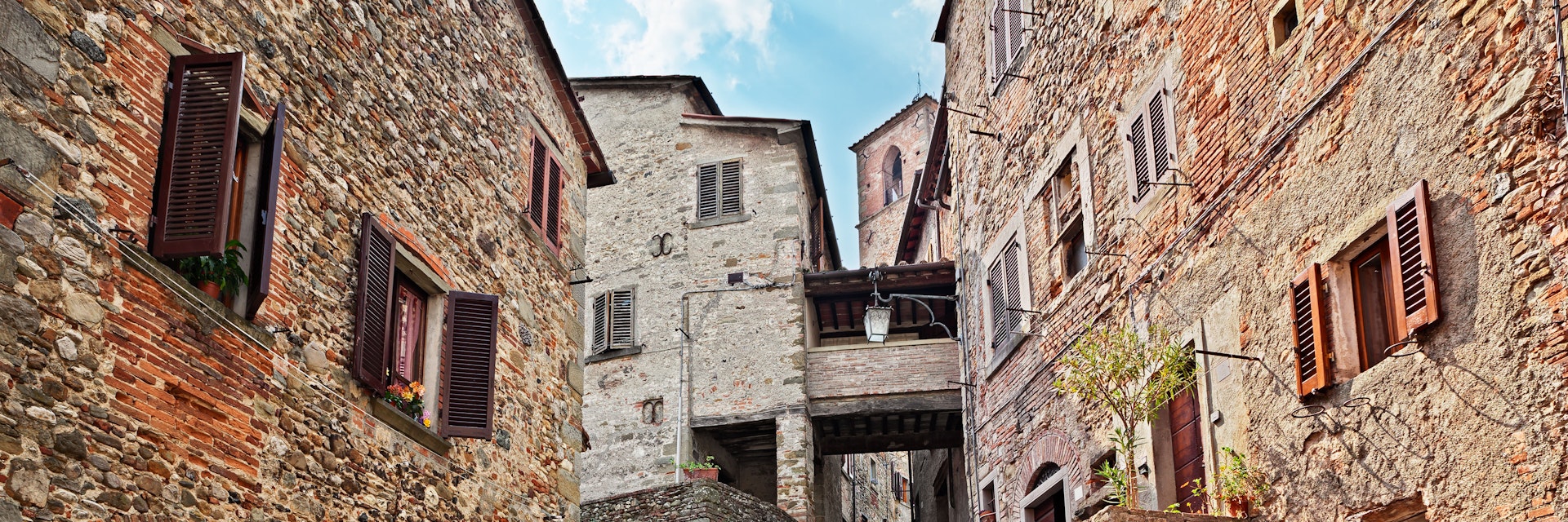 Anghiari, Arezzo, Tuscany, Italy: picturesque old narrow alley with staircase in the medieval village