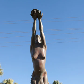 CWNCD8 Statue to the forgotten women of the pearling industry in Broome, Western Australia
Women of Pearling
