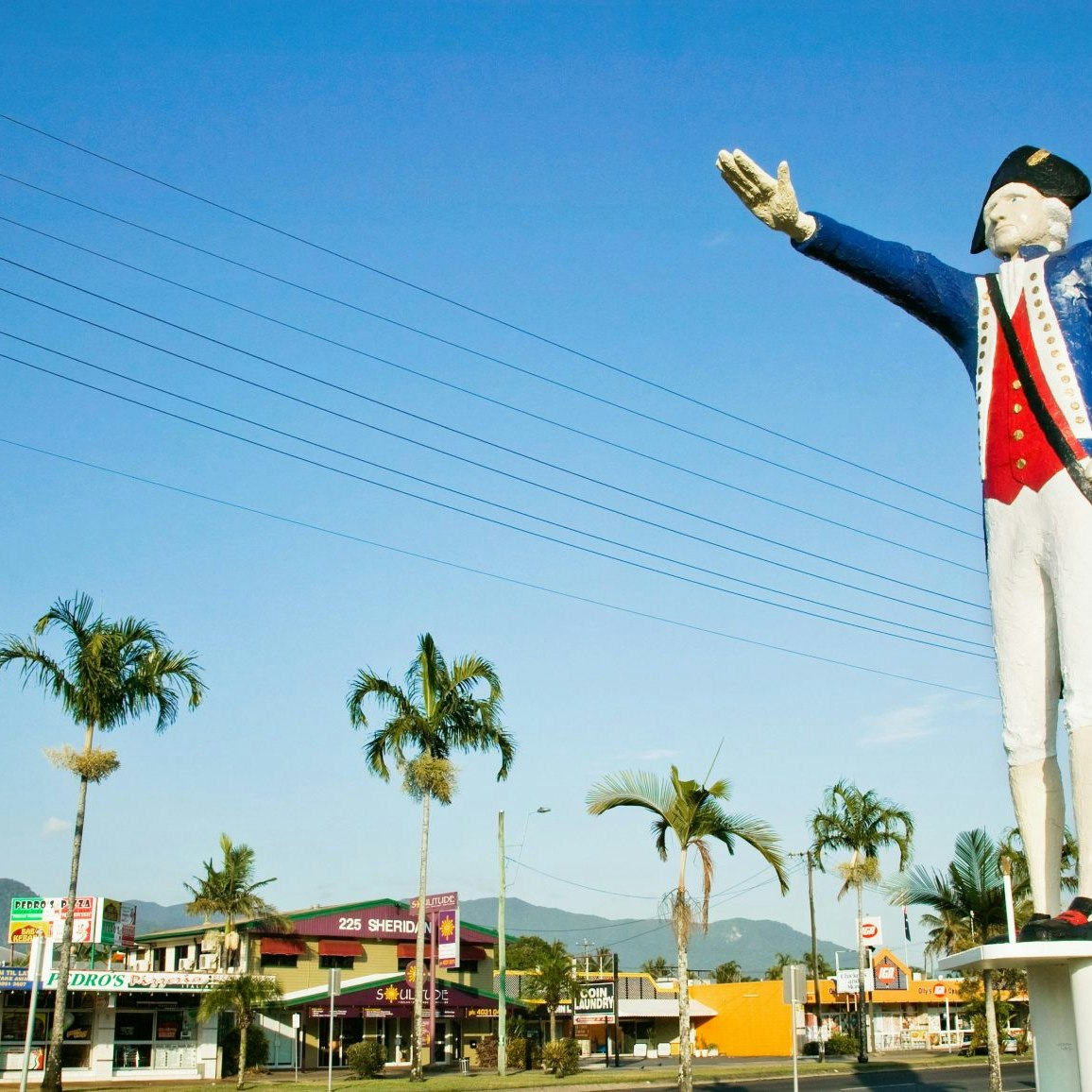 AUSTRALIA-Queensland-NORTH COAST-Cairns: Captain Cook Statue on Captain Cook Highway / Morning