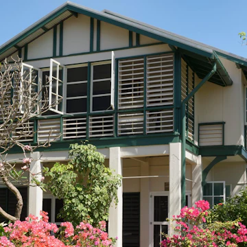 TB1B4E Burnett House was designed specifically for tropical conditions and was one of several houses for senior public servants and military personnel.