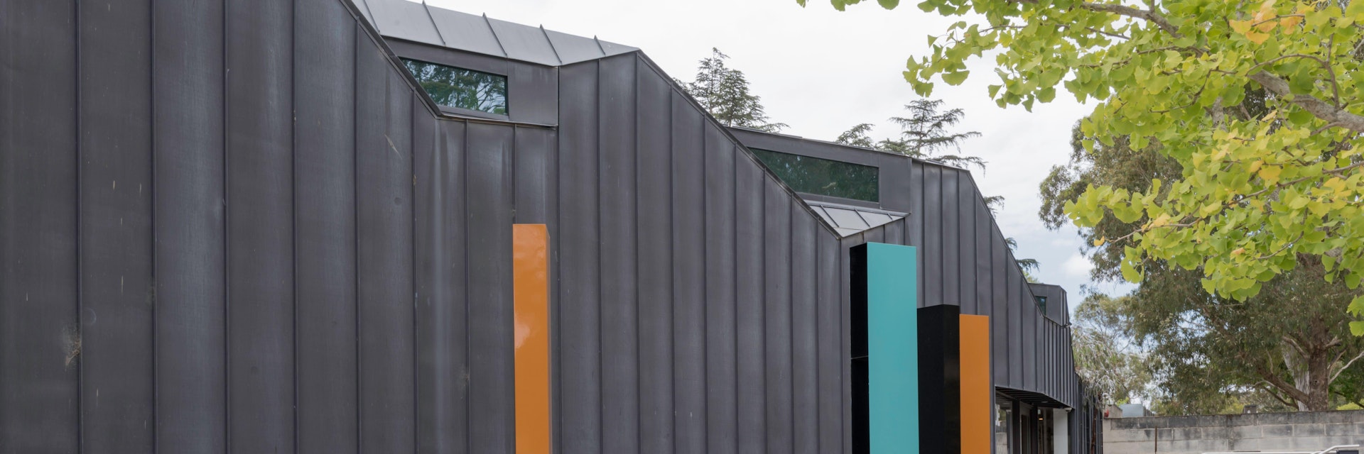 2AW6EA0 Heide III, is a purpose built museum space with a black titanium zinc facade, one of four main buildings on the site of the Heide Museum of Modern Art