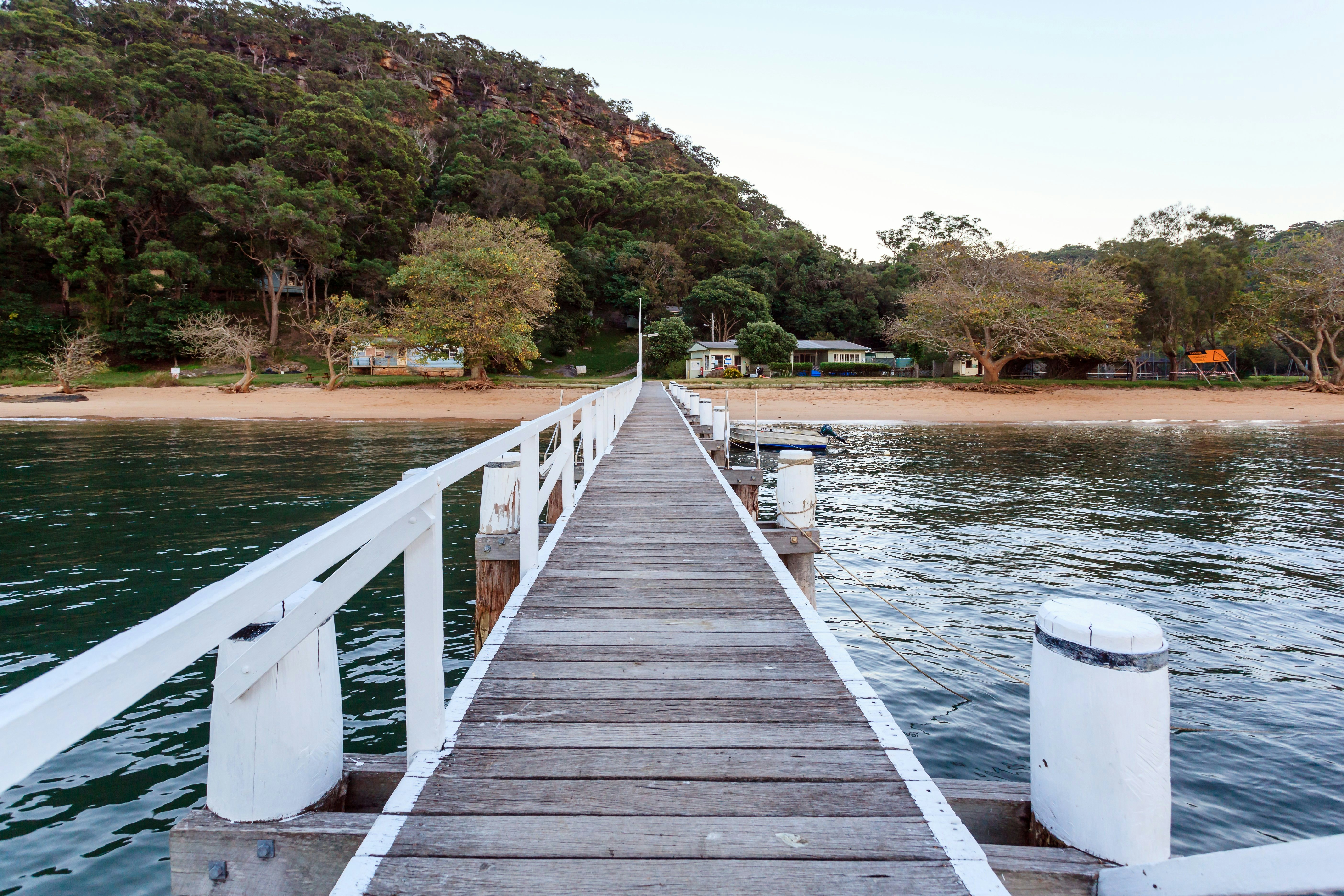 Currawong is in the Ku-Ring Gai national park on the Northern Beaches of Sydney.Only accessible by boat or ferry it is a nice quiet spot to spend the weekend. There are several cottages available to rent. There is a golf course and tennis court and it has a nice beach to go fishing or swimming. Currawong Beach
