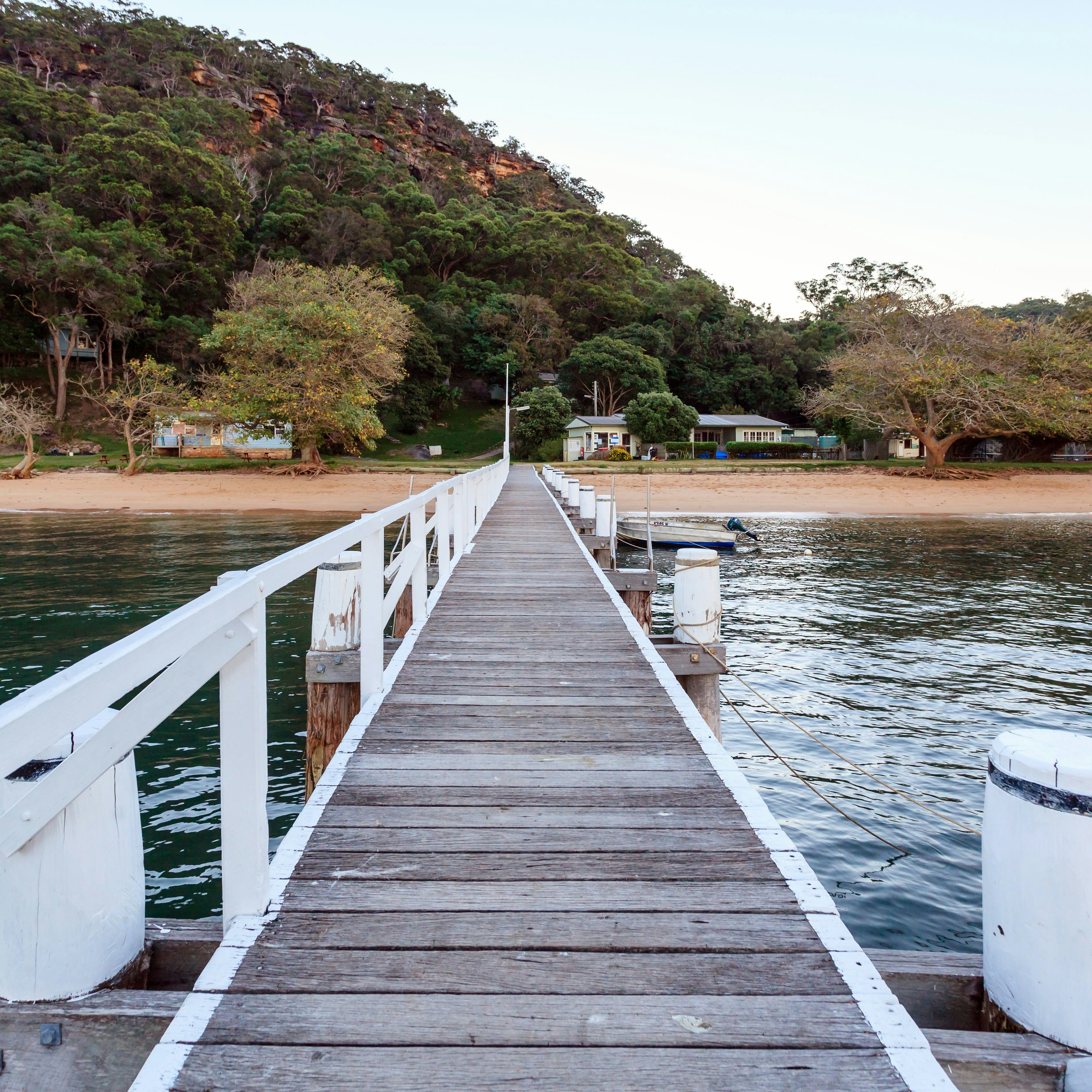 Currawong is in the Ku-Ring Gai national park on the Northern Beaches of Sydney.Only accessible by boat or ferry it is a nice quiet spot to spend the weekend. There are several cottages available to rent. There is a golf course and tennis court and it has a nice beach to go fishing or swimming. Currawong Beach