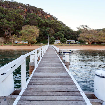 Currawong is in the Ku-Ring Gai national park on the Northern Beaches of Sydney.Only accessible by boat or ferry it is a nice quiet spot to spend the weekend. There are several cottages available to rent. There is a golf course and tennis court and it has a nice beach to go fishing or swimming. Currawong Beach