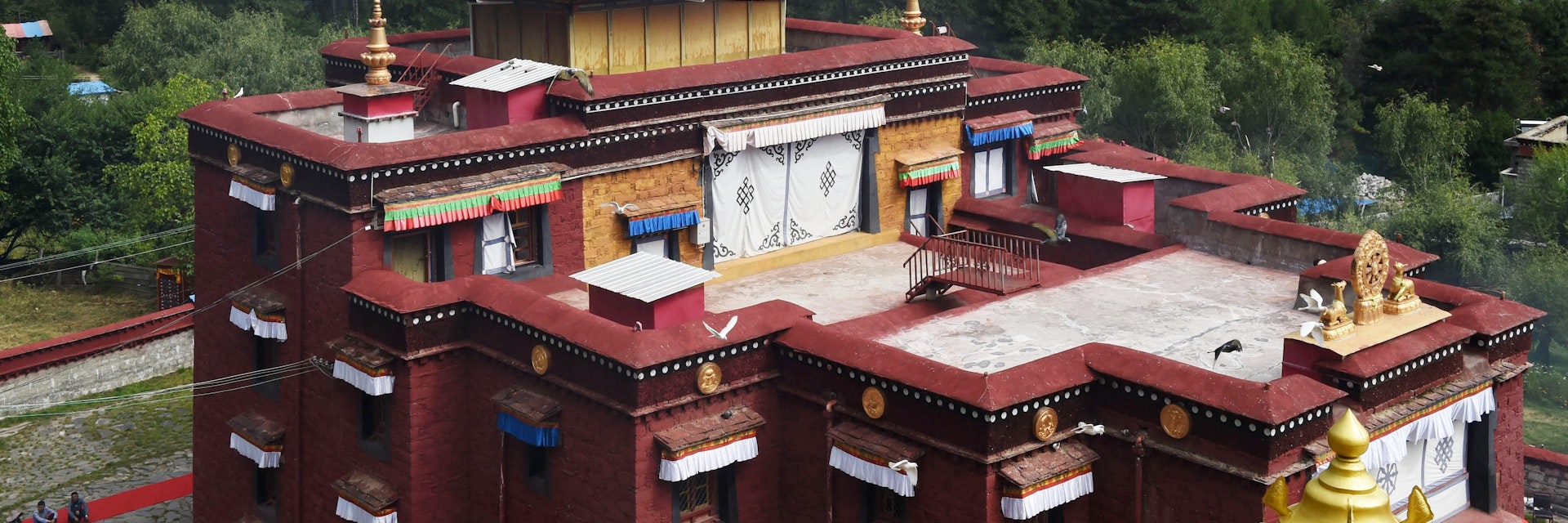 GKGG70 Nyingchi. 21st Aug, 2016. Photo taken on Aug. 21, 2016 shows the Lamaling Temple in Nyingchi City, southwest China's Tibet Autonomous Region. Credit:  Chogo/Xinhua/Alamy Live News
