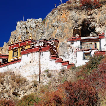 Lhakhang Puk-cave. Here Lhalung Pelgyi Dorje is said to have meditated for 22 years beginnign in 842 AD. Drak Yerpa monast.-complex of more than 80 meditation caves. Lhasa pref.-Tibet.