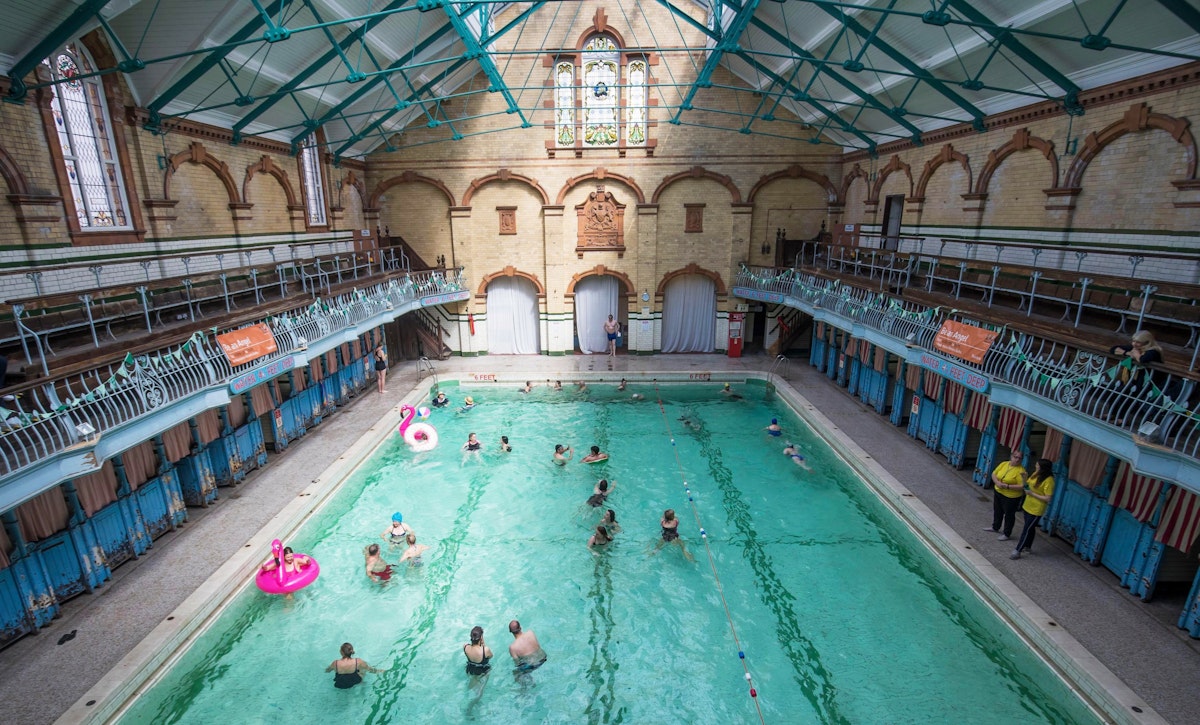 People Swimming in the Men's First Class Pool at Victoria Baths in Manchester, which is having an open swim day to raise funds for restoration work. - Image ID: J4XR5T
